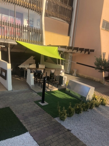 Terrasse ombragée accueillante