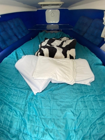 Vaste cabine, linge de lit fourni